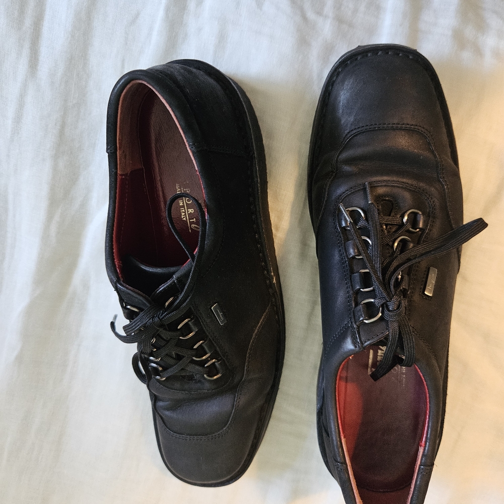 Ferragamo Black Leather Oxfords